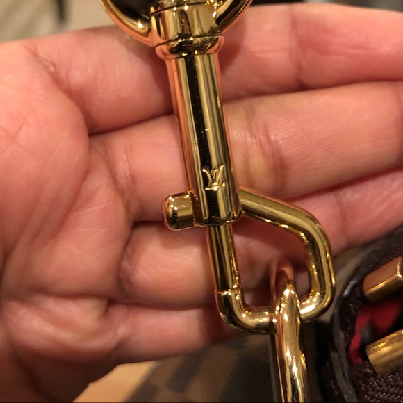 Like NEW! Louis Vuitton handbag! - Picture 2 of 6